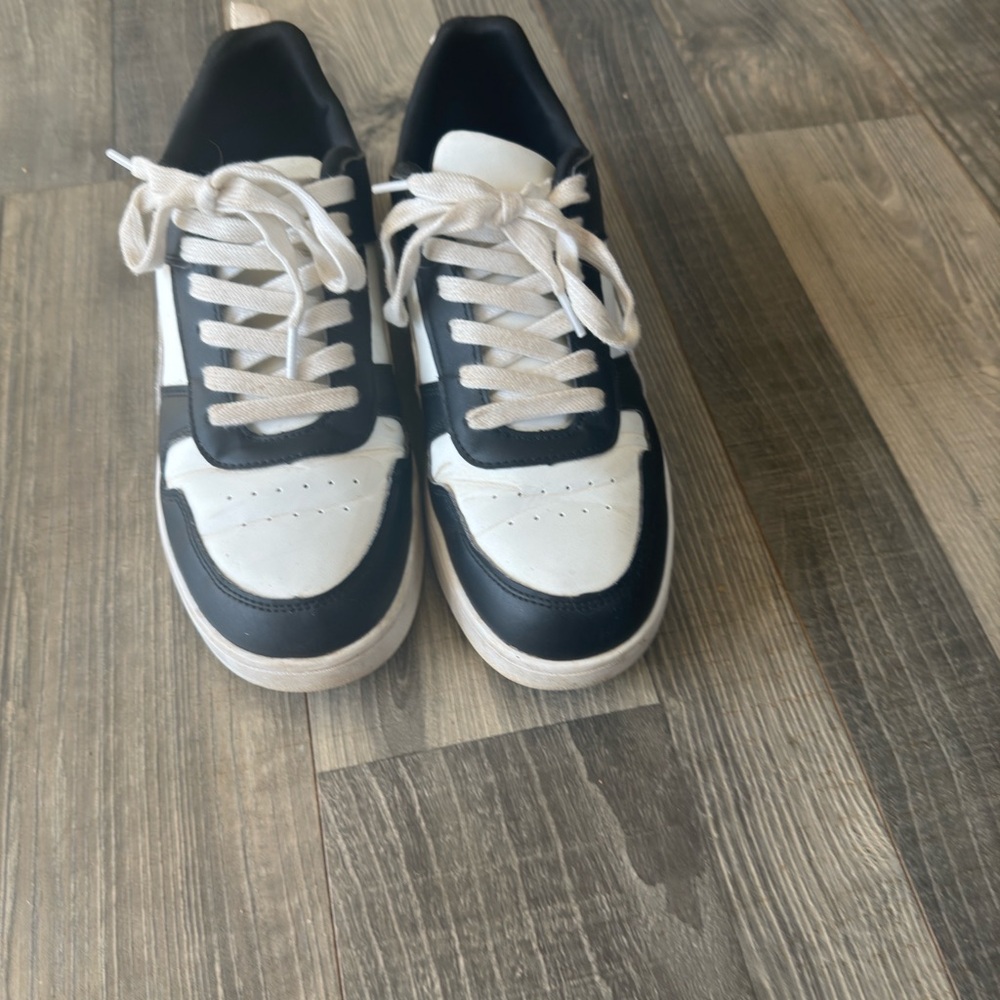 Pink Lily Black and White Sneakers